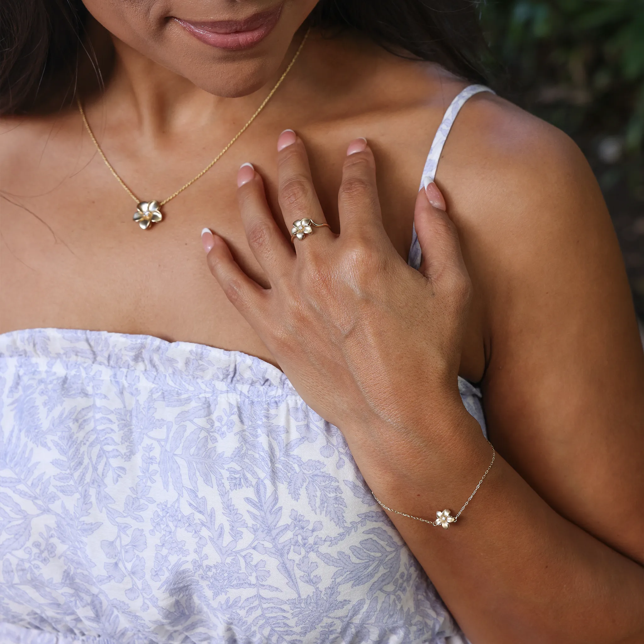 Adjustable 7-7.5" Plumeria Bracelet in Gold with Diamond - 9mm